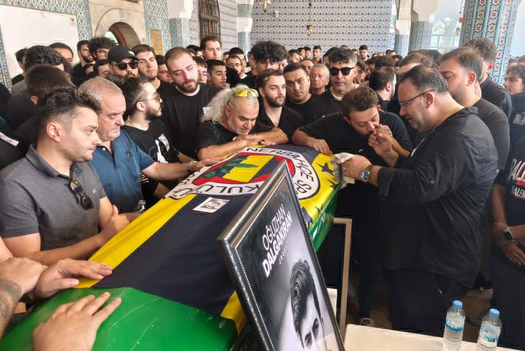 Sosyal medya yayıncısı 'Jrokez', son yolculuğuna uğurlandı 1