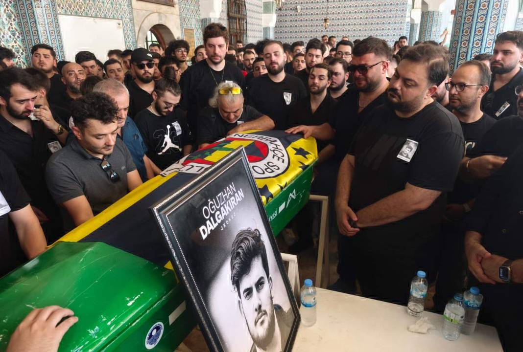 Sosyal medya yayıncısı 'Jrokez', son yolculuğuna uğurlandı 4