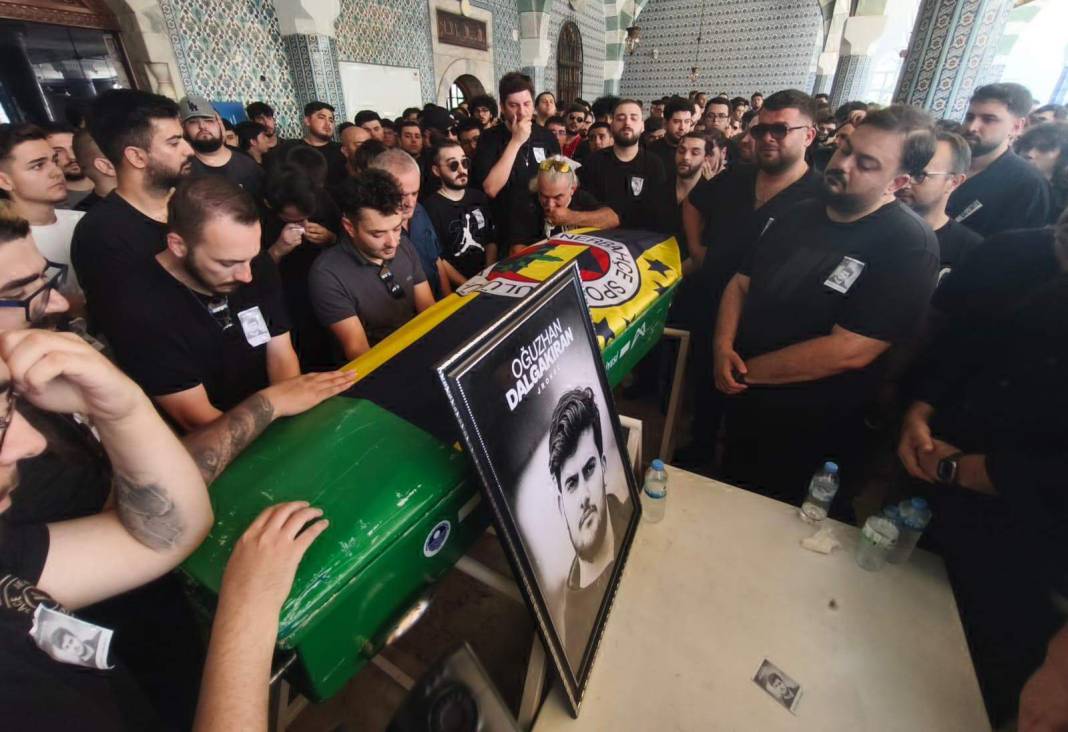 Sosyal medya yayıncısı 'Jrokez', son yolculuğuna uğurlandı 5