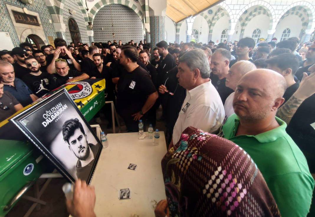 Sosyal medya yayıncısı 'Jrokez', son yolculuğuna uğurlandı 6