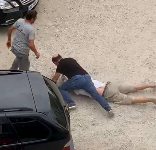 Otopark ücreti tartışmasında müşterisini vurdu; kavga anları kamerada 1