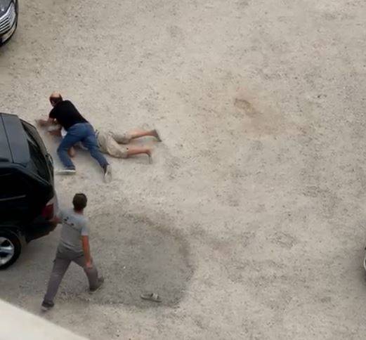 Otopark ücreti tartışmasında müşterisini vurdu; kavga anları kamerada 2