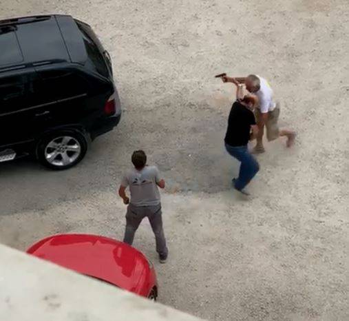 Otopark ücreti tartışmasında müşterisini vurdu; kavga anları kamerada 3