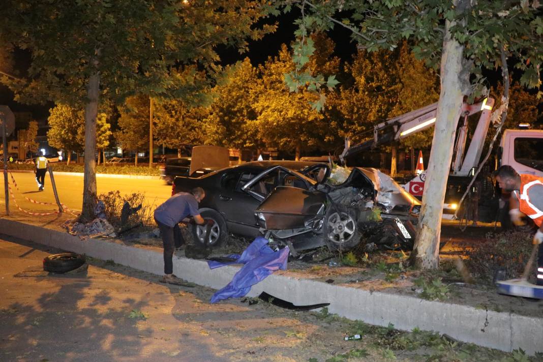 Nişanlı çift, doğum günü kutlaması dönüşü kazada yaşamını yitirdi 9