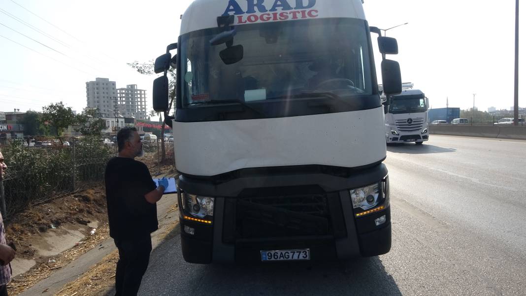 Otoyolda tırın çarptığı şahıs öldü 1