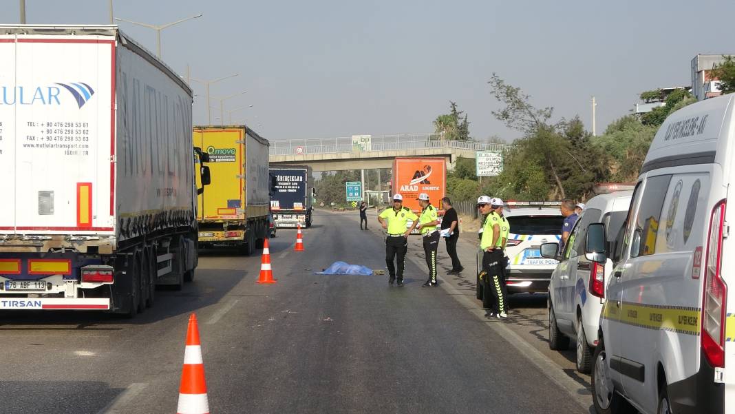 Otoyolda tırın çarptığı şahıs öldü 5