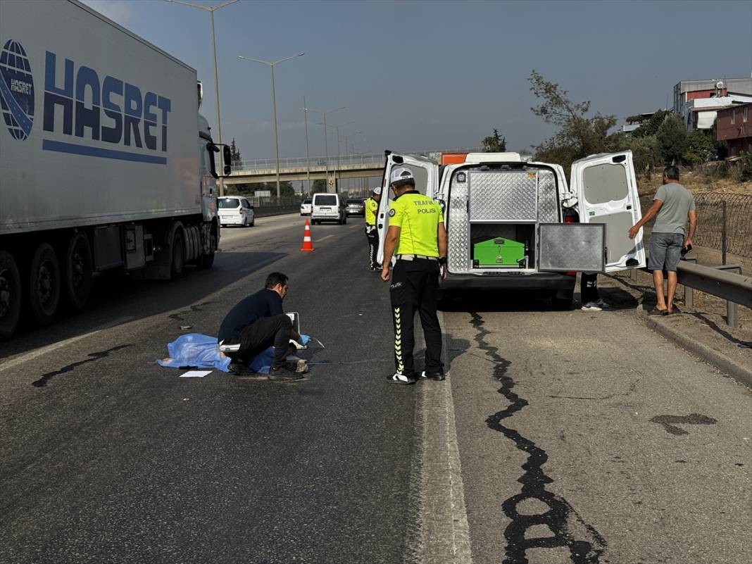 Otoyolda tırın çarptığı şahıs öldü 6