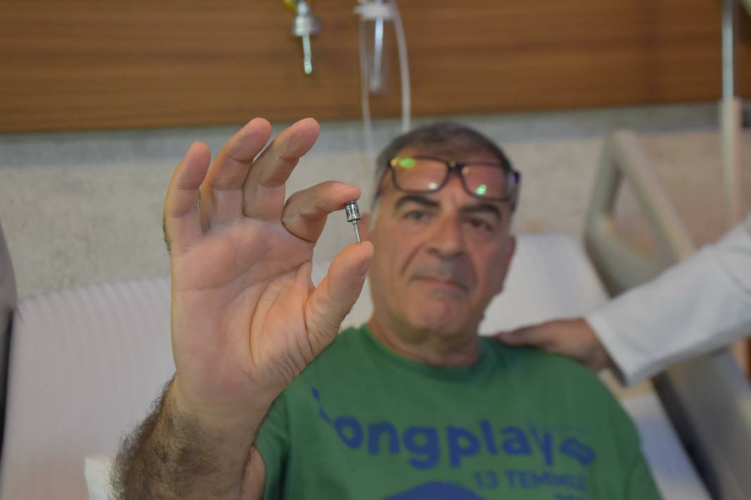 Öksürük ve balgam şikayetiyle hastanede akciğerinden diş implantı çıktı 3