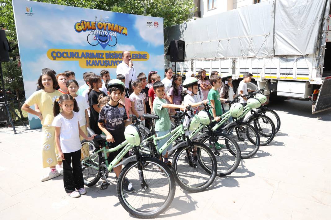 Konya'daki çocuklara bisiklet hediyesi! 4