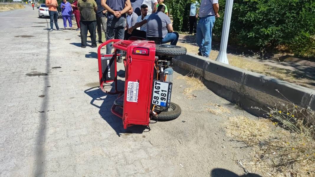Tırın çarptığı elektrikli motosikletin sürücüsü hayatını kaybetti 5