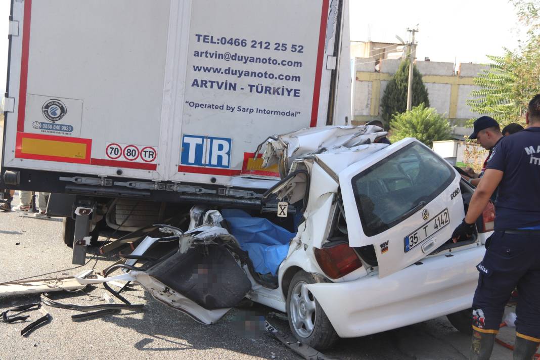 İki kuzen trafik kazasında hayatını kaybetti 12