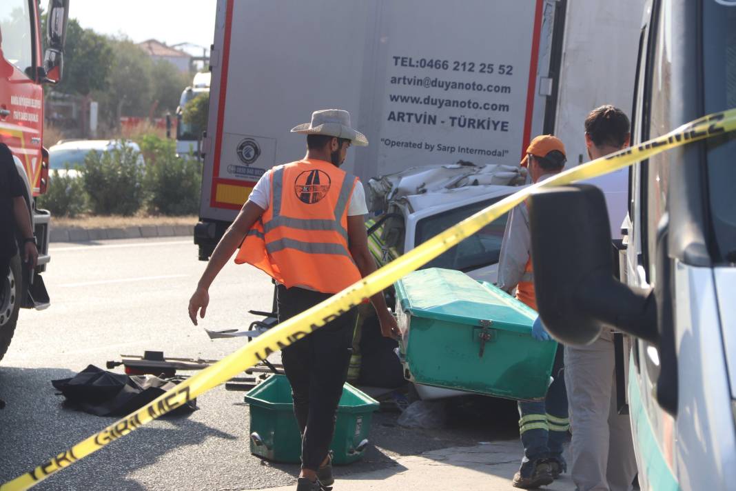 İki kuzen trafik kazasında hayatını kaybetti 4