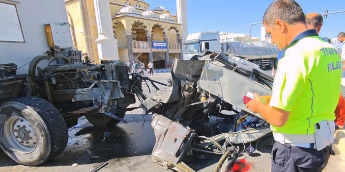 Turistlerin karavanı ile tır çarpıştı: 1'i ağır 3 yaralı