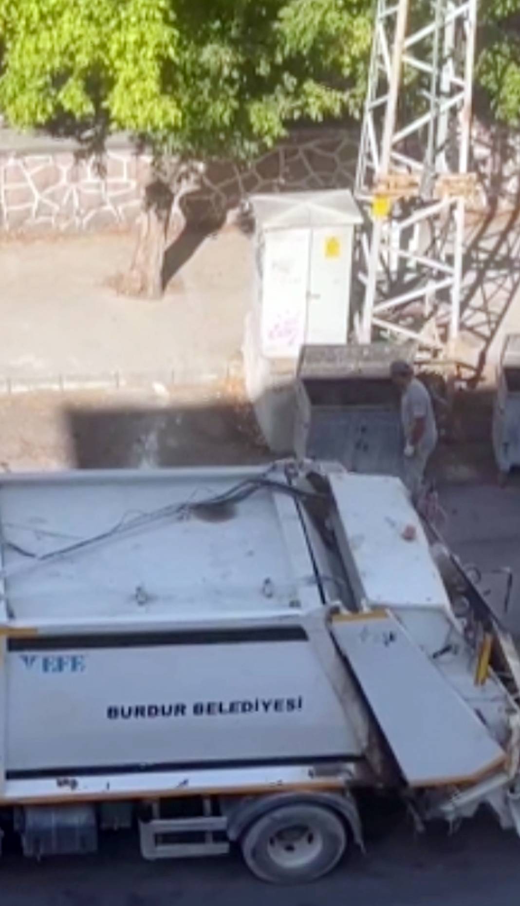 Temizlik işçisinin bayrak hassasiyeti 1