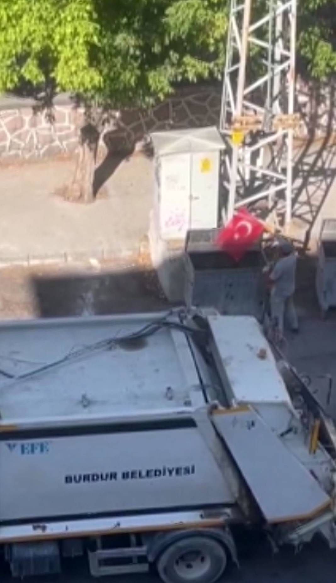 Temizlik işçisinin bayrak hassasiyeti 2