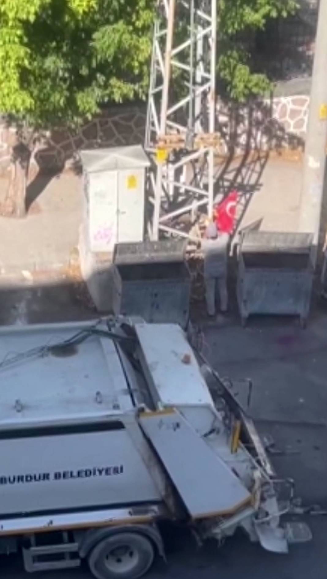 Temizlik işçisinin bayrak hassasiyeti 3