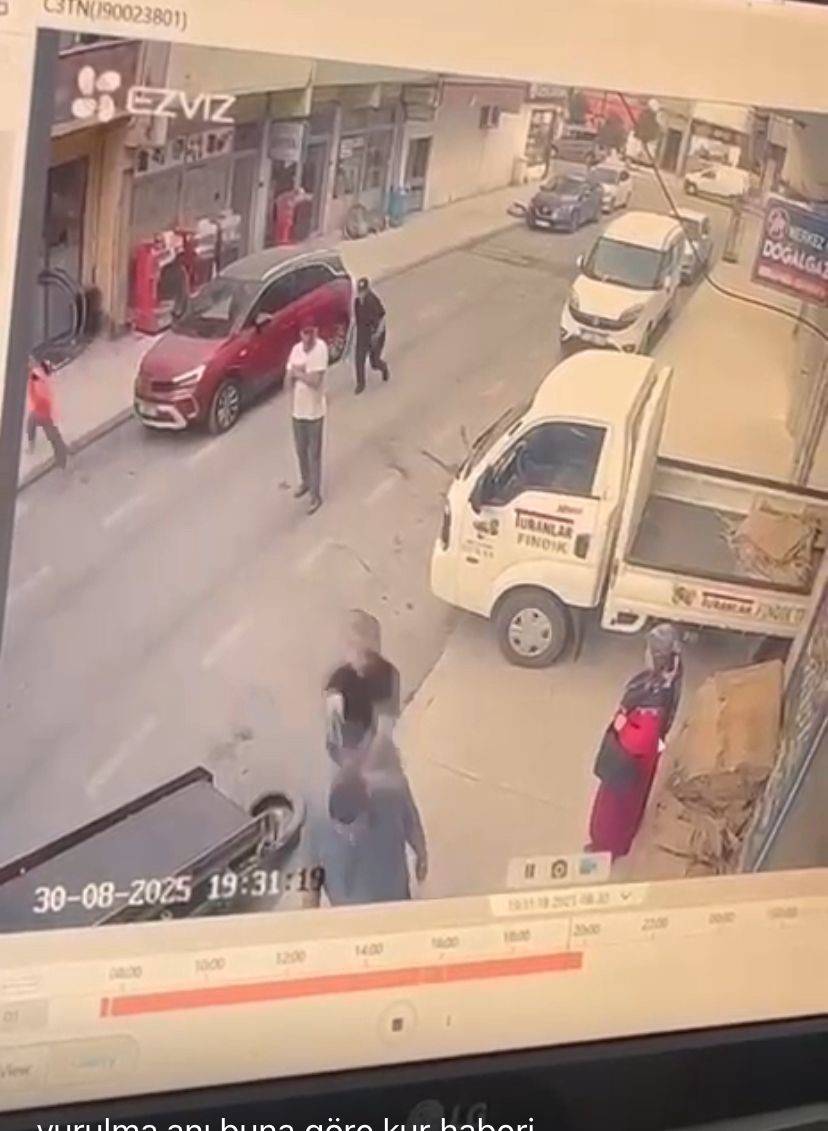 Pusu kurup alışverişten dönen adamı başından vurarak öldürdü, 1 çocuk yaralandı 1