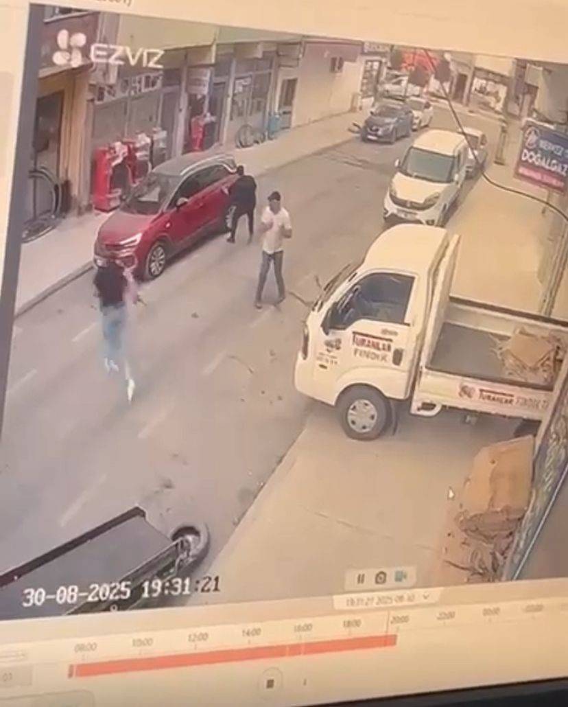 Pusu kurup alışverişten dönen adamı başından vurarak öldürdü, 1 çocuk yaralandı 2