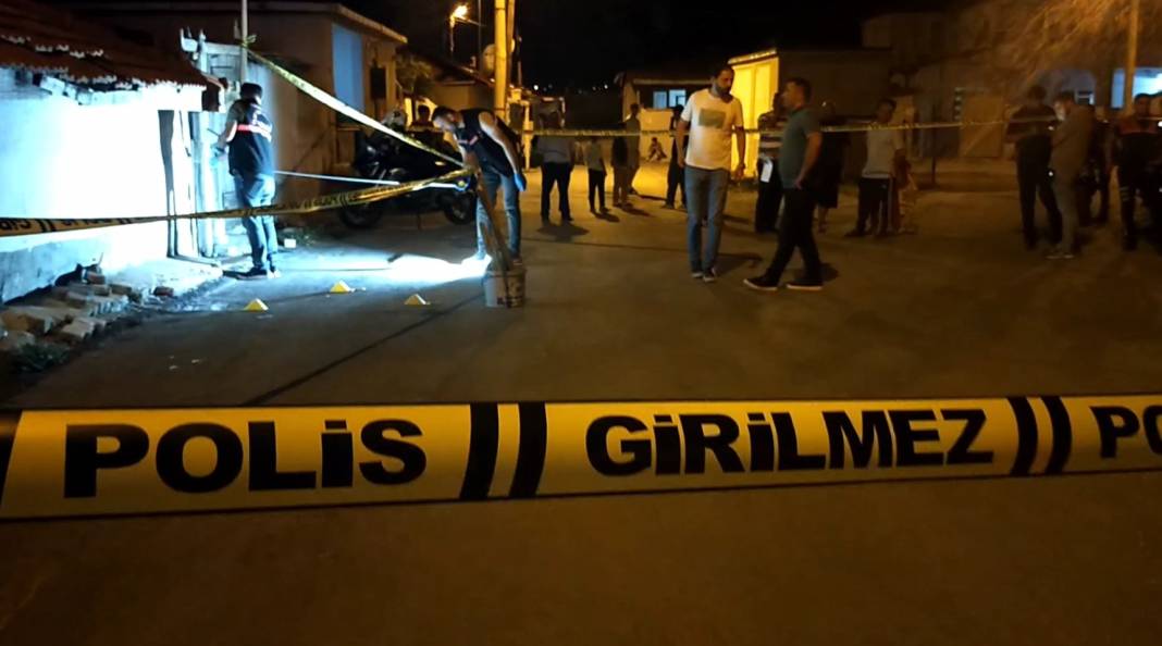 Eşine sinirlenip herkesin gözü önünde canına kıydı 1