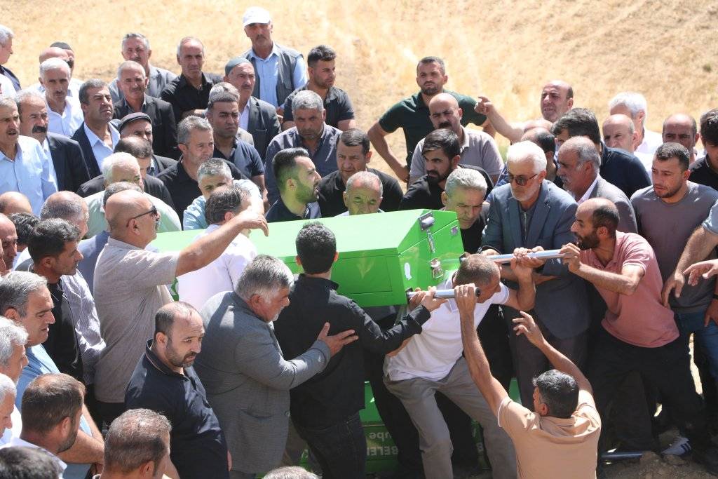 Acı kaza bir aileyi yok etti! Hakkari'de 5 ölü 1