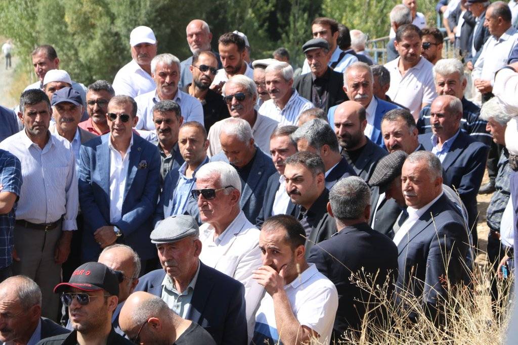 Acı kaza bir aileyi yok etti! Hakkari'de 5 ölü 4