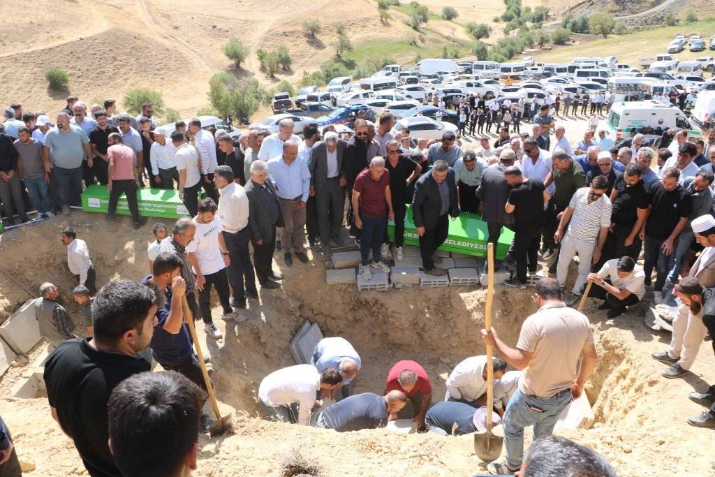 Acı kaza bir aileyi yok etti! Hakkari'de 5 ölü 5