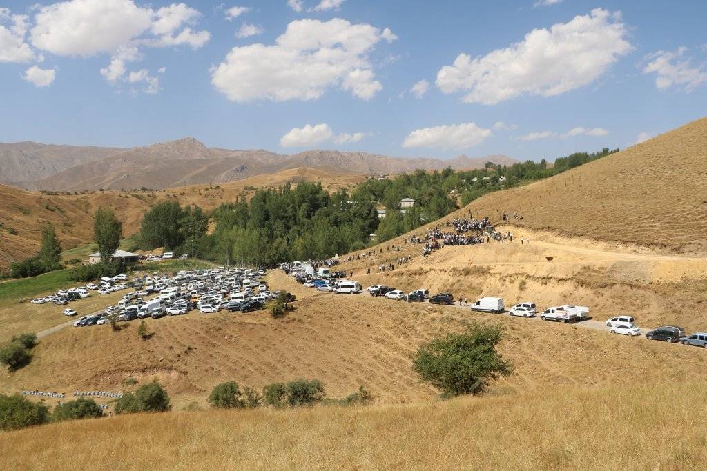 Acı kaza bir aileyi yok etti! Hakkari'de 5 ölü 6