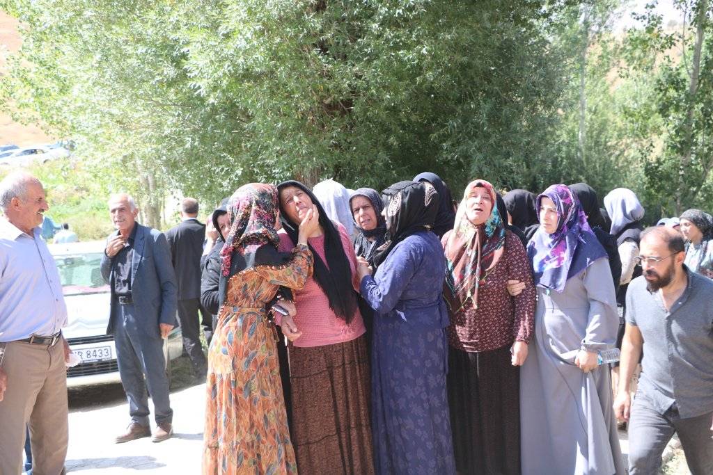 Acı kaza bir aileyi yok etti! Hakkari'de 5 ölü 7