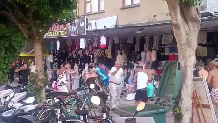 İngiliz turistler ile esnaf birbirine girdi 5