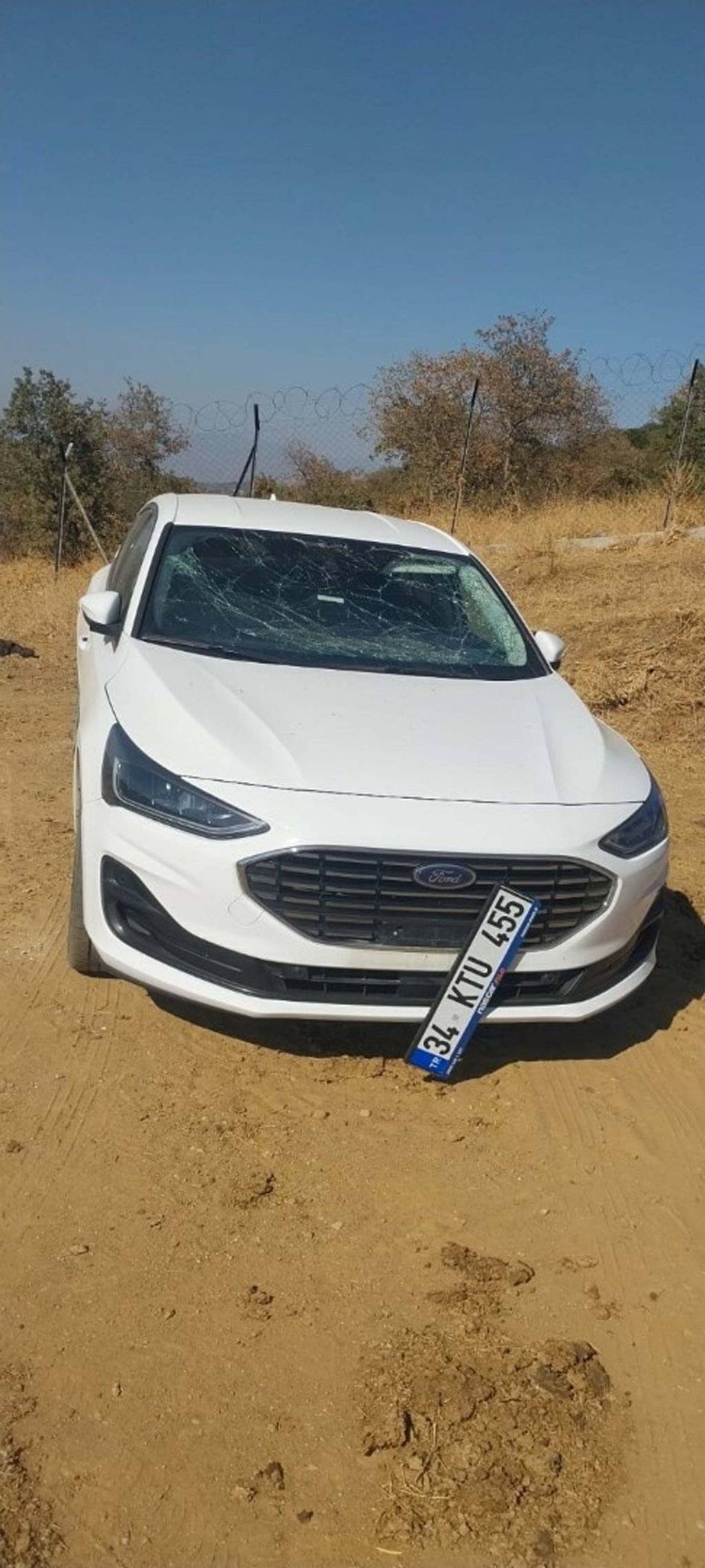 Devrilen kamyonetteki dinamitler kontrollü patlatıldı; 10 yaralı 1