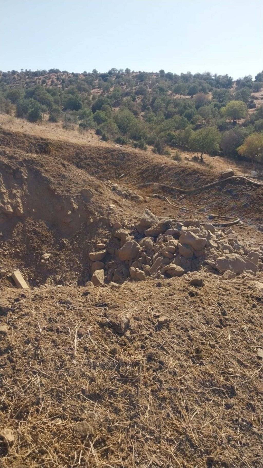Devrilen kamyonetteki dinamitler kontrollü patlatıldı; 10 yaralı 2