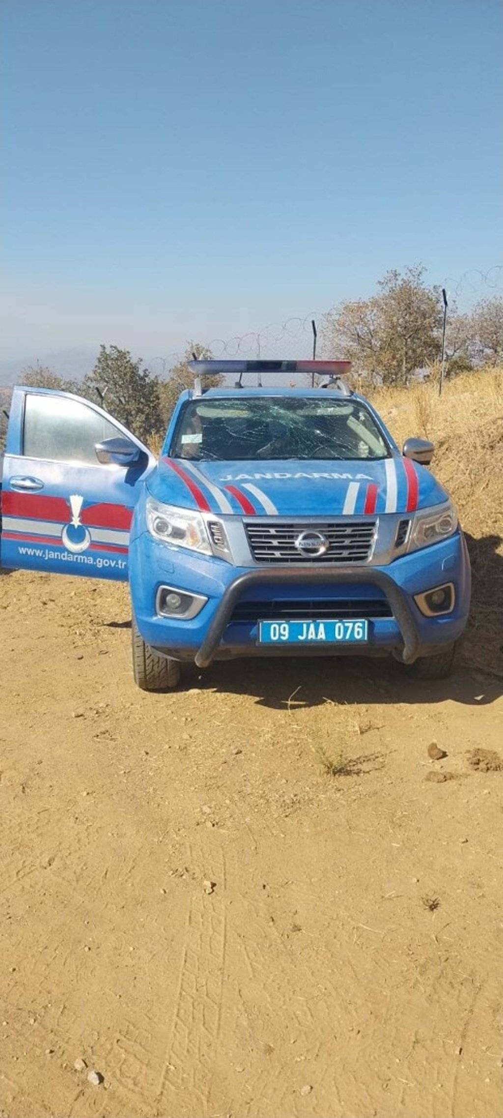 Devrilen kamyonetteki dinamitler kontrollü patlatıldı; 10 yaralı 3