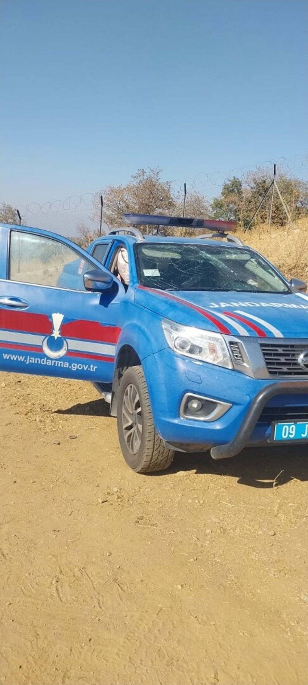 Devrilen kamyonetteki dinamitler kontrollü patlatıldı; 10 yaralı 4