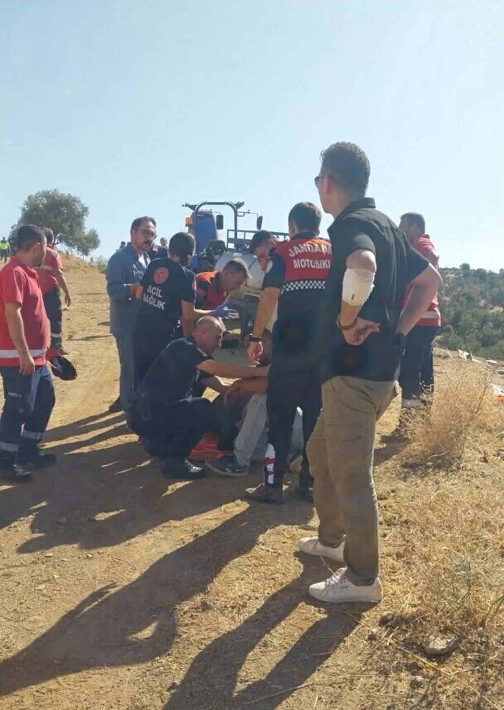 Devrilen kamyonetteki dinamitler kontrollü patlatıldı; 10 yaralı 6