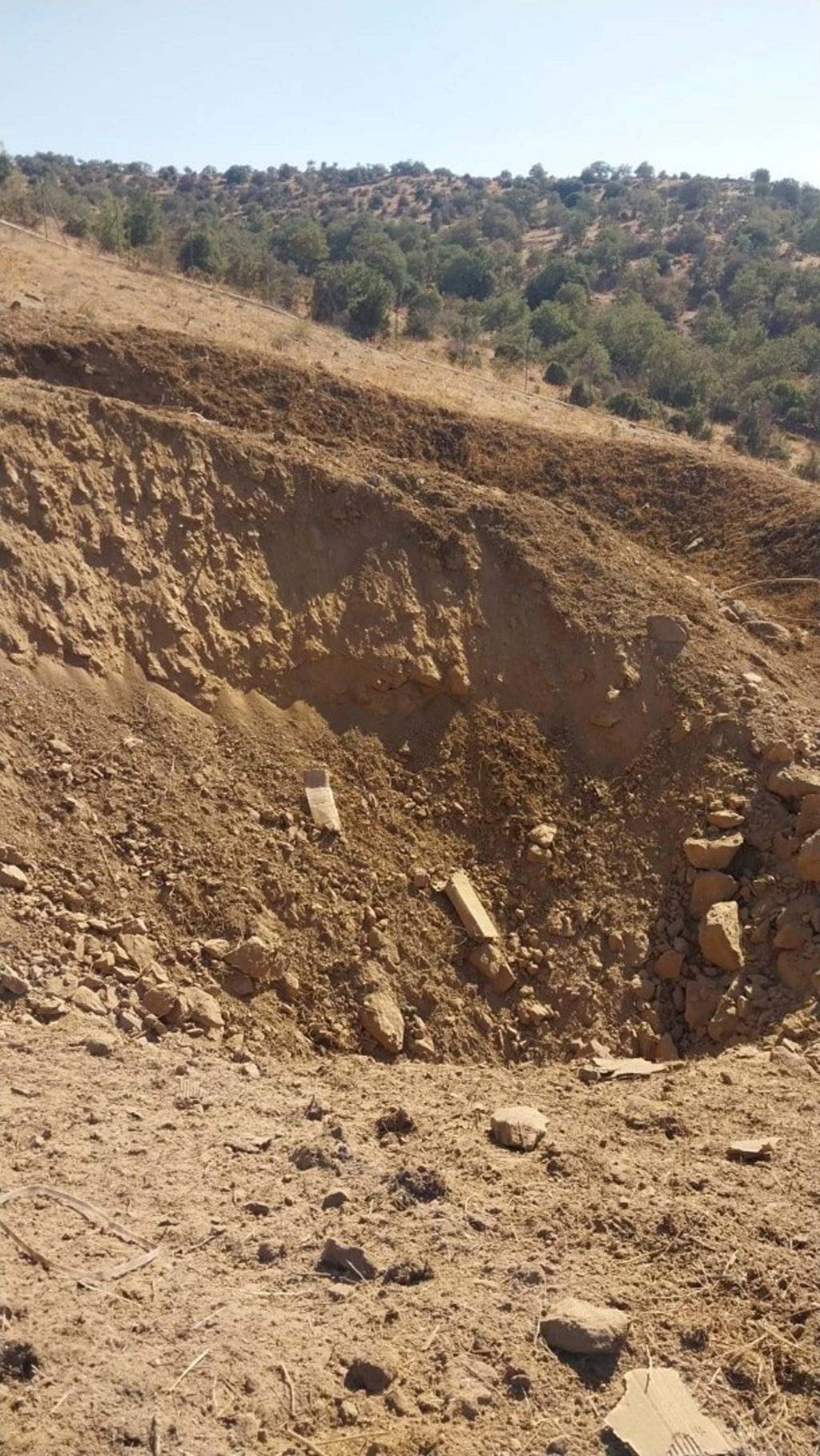 Devrilen kamyonetteki dinamitler kontrollü patlatıldı; 10 yaralı 7