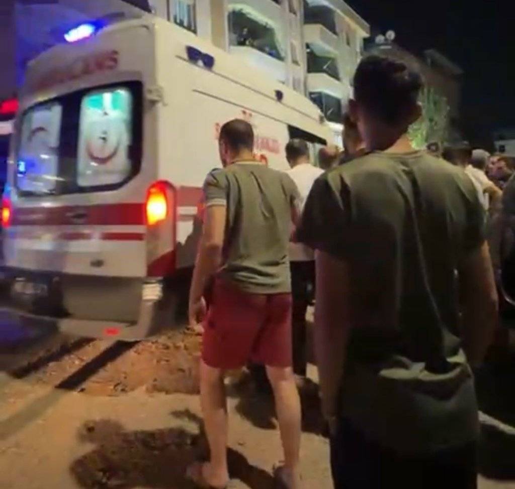 Bıçaklı kavgada kan aktı: 1 ölü 3