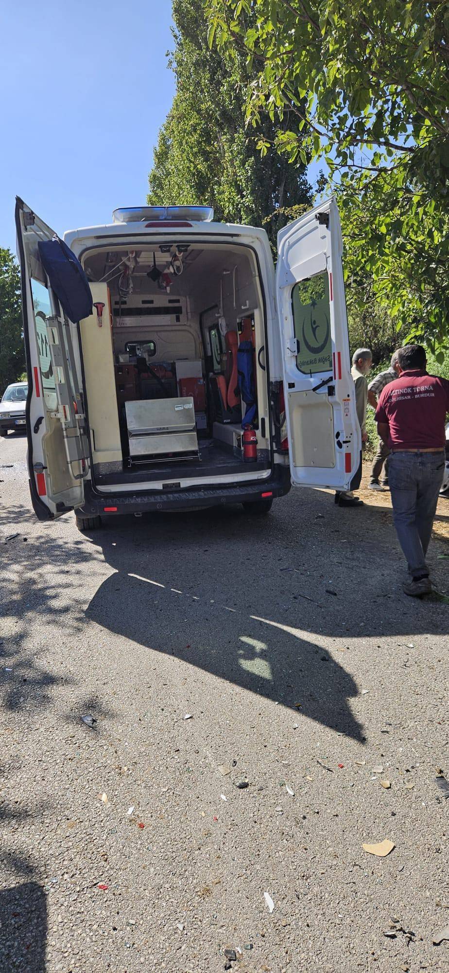 Otomobil ile kamyon çarpıştı: 1 ölü 4