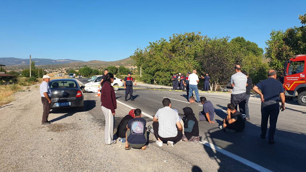 İki otomobil çarpıştı... 3 kişi hayatını kaybetti, 2 kişi yaralandı 5