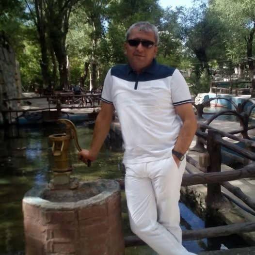 Kontrolden çıkan hafriyat kamyonu istinat duvarına çarptı: 1 ölü 6