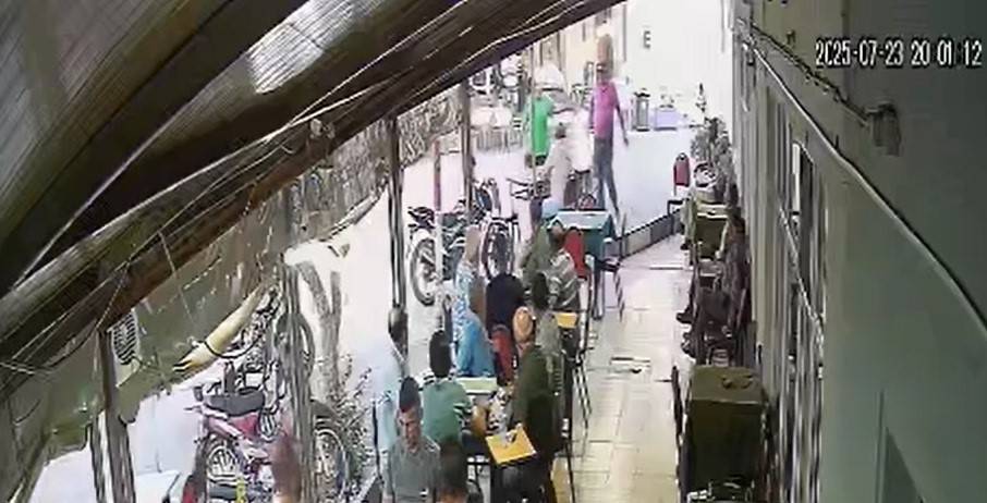 Engelli oğlunu döven adama, anneden kahvede meydan dayağı 2