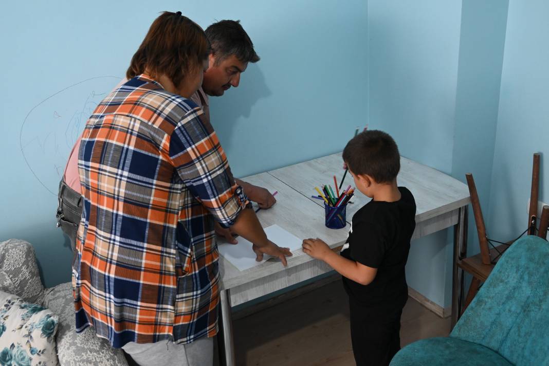 Engelli oğlunu döven adama, anneden kahvede meydan dayağı 5