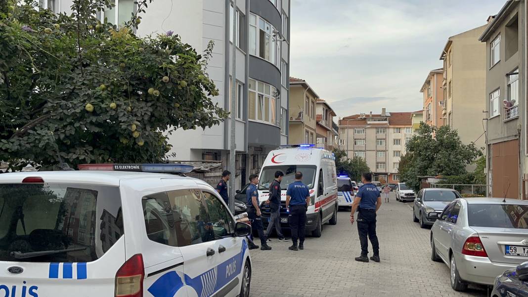 Genç kadın yatak odasında ölü bulundu 4