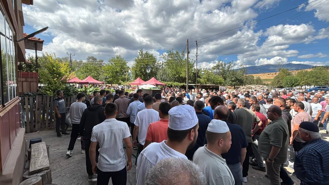 2 gün önce nişanlanan DJ Elif hayatını kaybetti 2