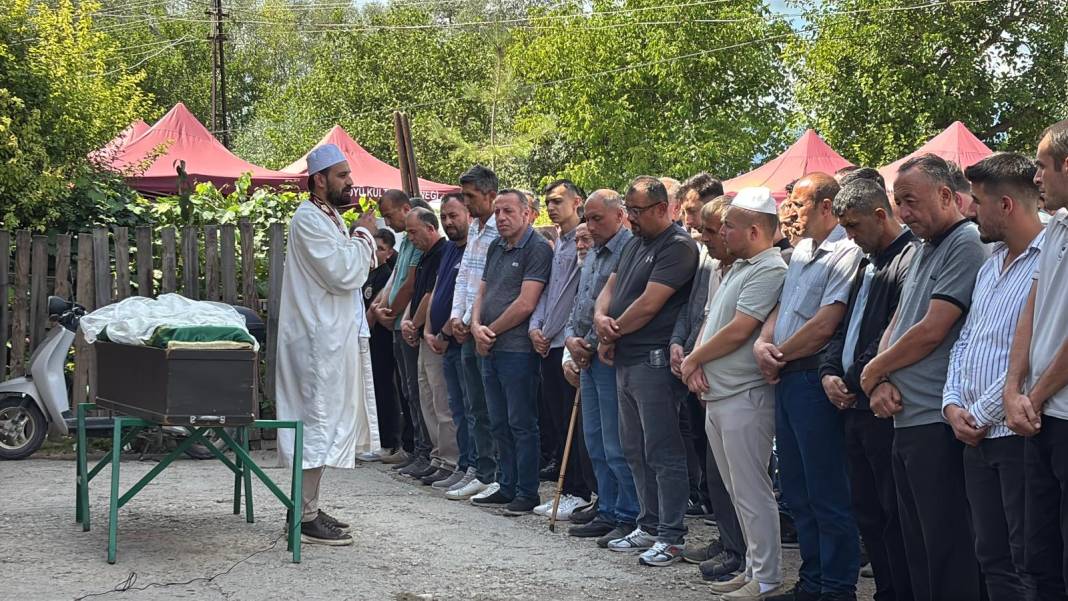 2 gün önce nişanlanan DJ Elif hayatını kaybetti 5