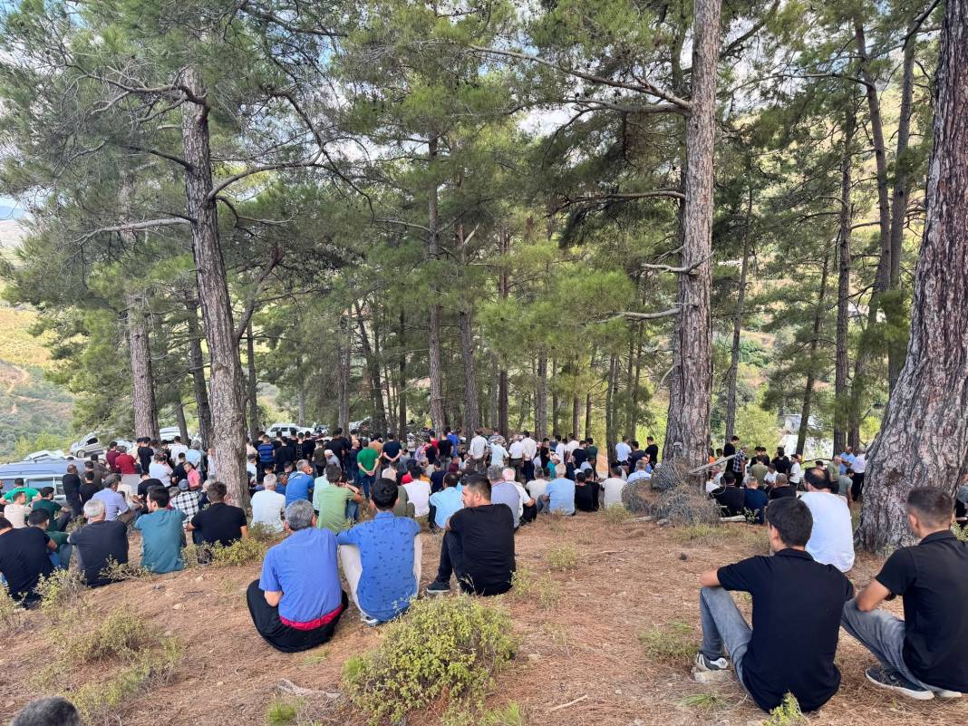 Kazada hayatını kaybeden çocuk toprağa verildi 4