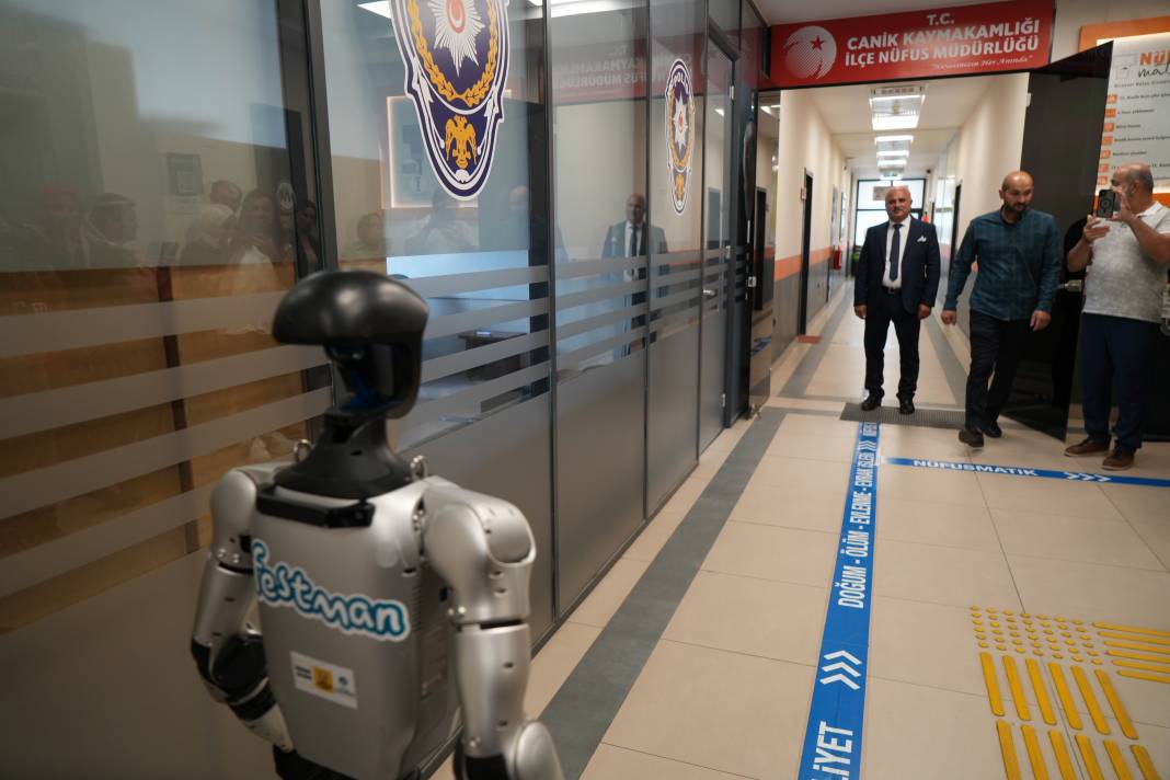 Konya ürettirdi... Türkiye'de bir ilk! İnsansı robot nüfusa kaydettirildi 10