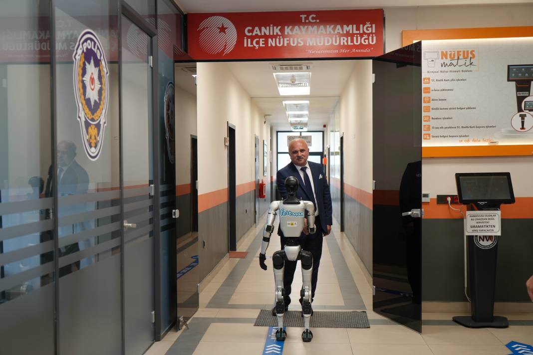 Konya ürettirdi... Türkiye'de bir ilk! İnsansı robot nüfusa kaydettirildi 11