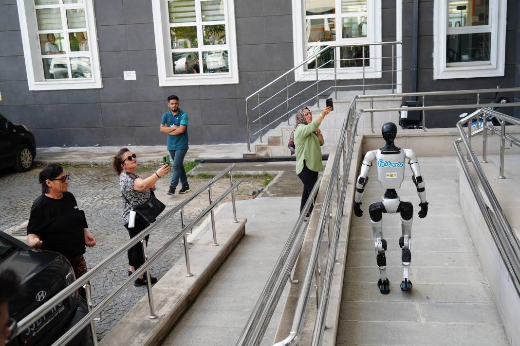 Konya ürettirdi... Türkiye'de bir ilk! İnsansı robot nüfusa kaydettirildi 12