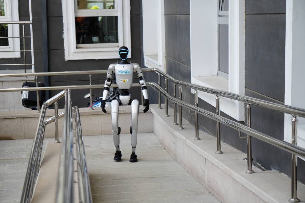 Konya ürettirdi... Türkiye'de bir ilk! İnsansı robot nüfusa kaydettirildi 2