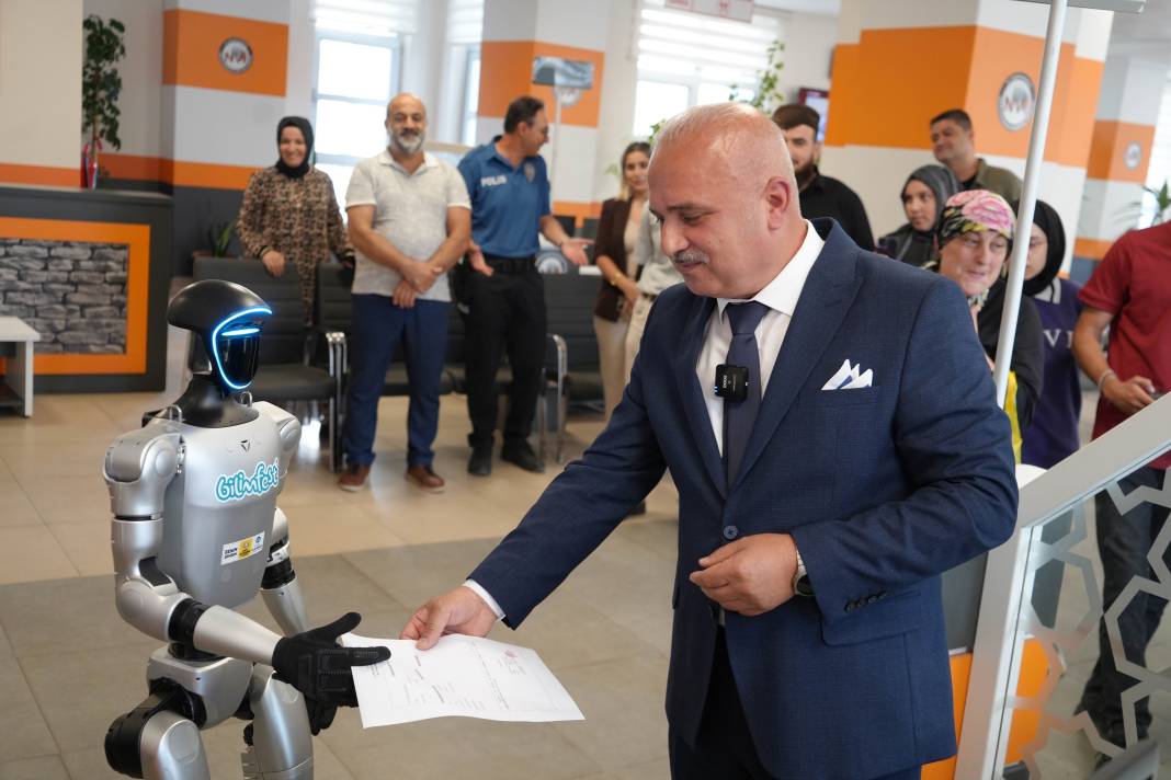 Konya ürettirdi... Türkiye'de bir ilk! İnsansı robot nüfusa kaydettirildi 3